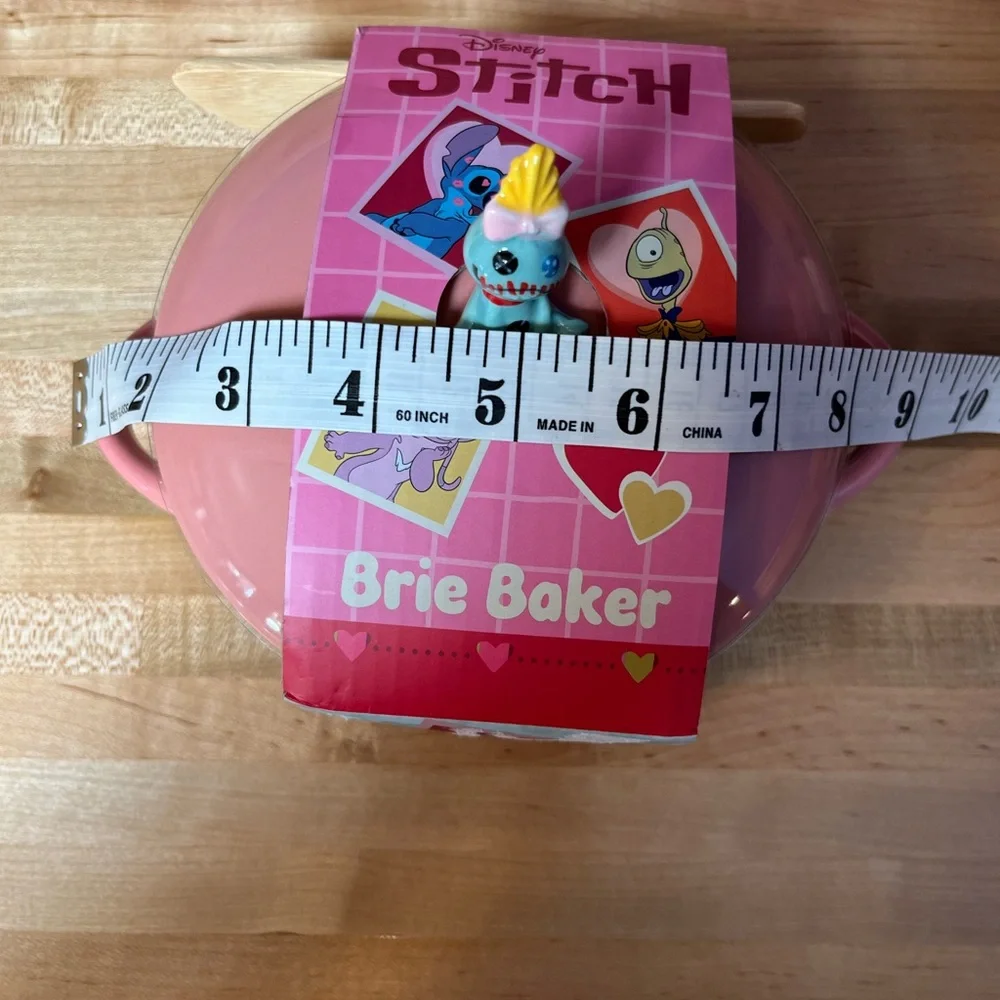Stitch Heart Brie Baker NWT